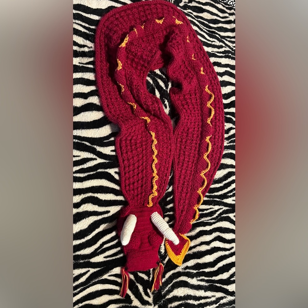 Dragon hand knit original that evidently took exceptional care/love to create. - Picture 5 of 6